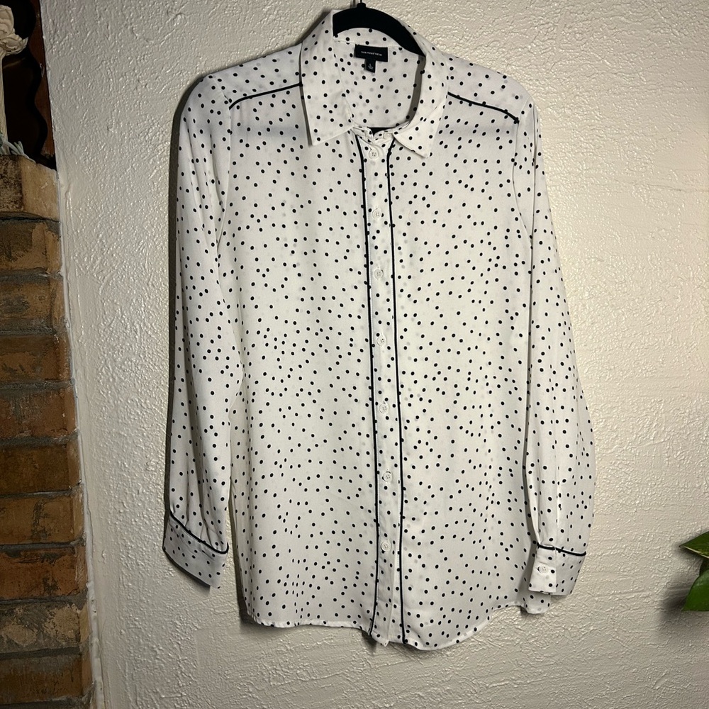 Who What Wear White Button-Down Shirt with Black Dot Print and Piping